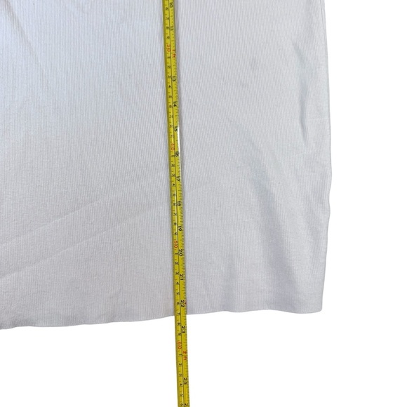 Woman’s Tahari White Short Sleeve Sweater Shirt Size Medium - Picture 6 of 9